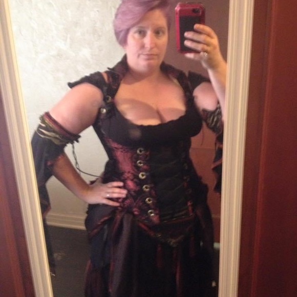 Meet your Posher, Megan - Picture 3 of 3